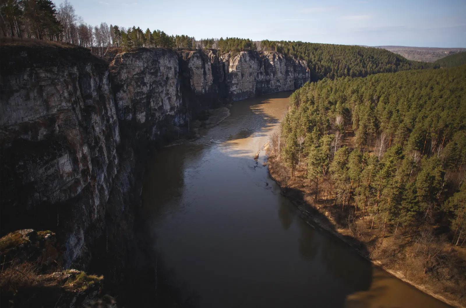 Айские притёсы: вид на скалы и реку Ай